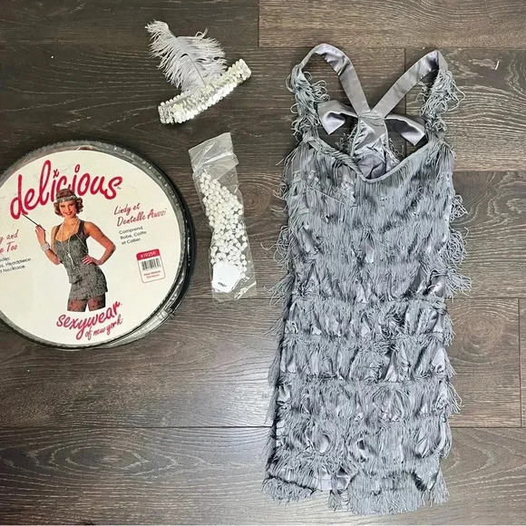 Delicious Lindy and Lace Flapper Costume - Picture 7 of 7